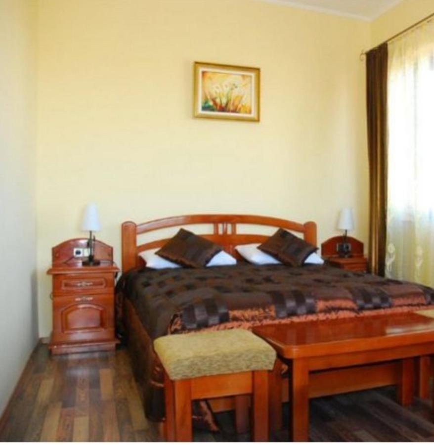 Casa Optima Hotel Nagyvárad Kültér fotó
